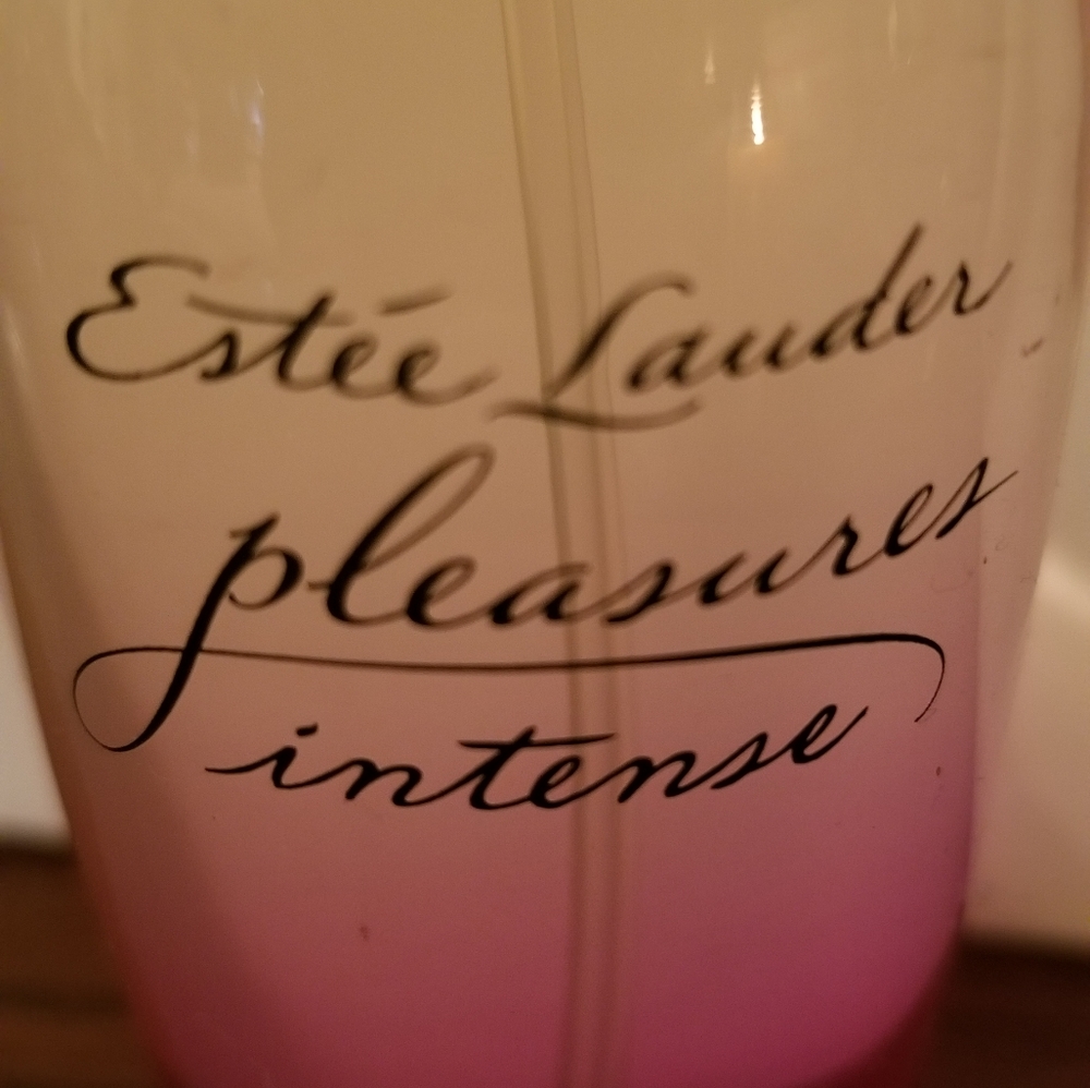 Estee LAUDER pleasures